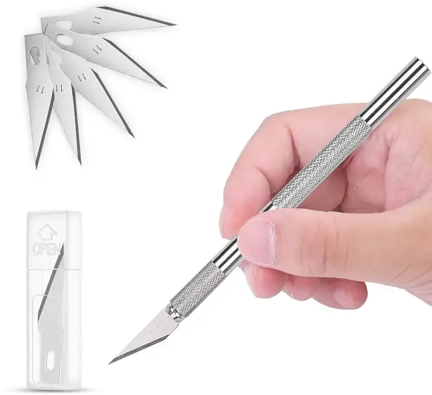 Knife with Metal Hand Grip for Detailed Cutting with 5 Extra Blades