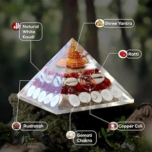 Gomati Chakra Orgonite Pyramid with Shree Yantra (9.5x9.5 cm)